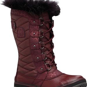 Sorel Tofino II snow boot. Rich wine color. Size 6.5. Like new
